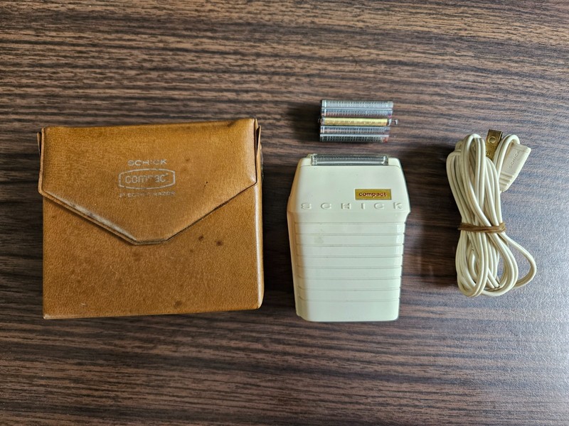 Schick Vintage Compact Electric Razor Shaver Model 30 Case Power Cord 130V15W
