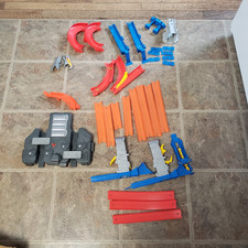 MATTEL HOT WHEELS TOTAL TURBO TAKEOVER TRACK SET not complete VIDEO