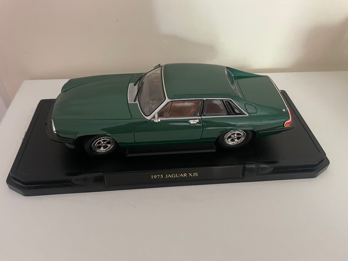 Road Signature 10.5” JAGUAR XJS 1975 Diecast Model GREEN Car