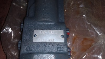 JOHN DEERE HYDRAULIC BRAKE VALVE AT173073 ( ref: R978726638 - MB08  