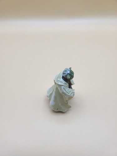 Star Wars Yoda Action Figure 2005 Hasbro 2" Revenge Of The Sith Collection #3 - Picture 4 of 14