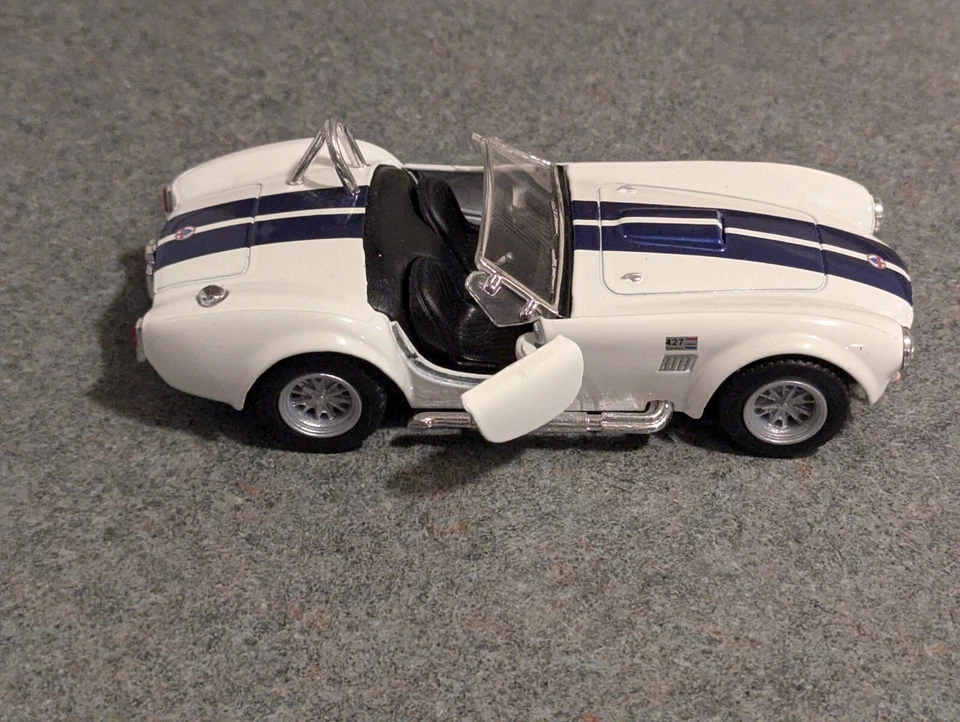 5" Kinsmart 1965 Shelby Cobra 427 S/C Diecast Model Toy Car 1:32 White - Image 3 of 4