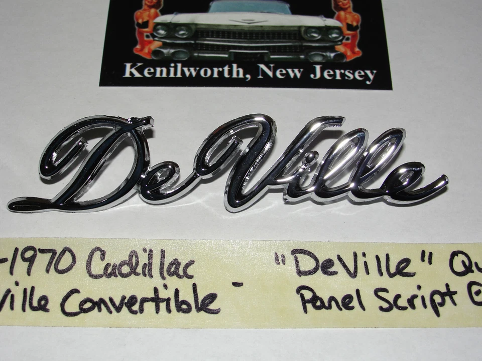 NUEVO 1965-1970 CADILLAC CONVERTIBLE "DEVILLE" CUARTO PANEL GUARDABARROS EMBLEMA DE ESCRITURA Foto 3 de 4