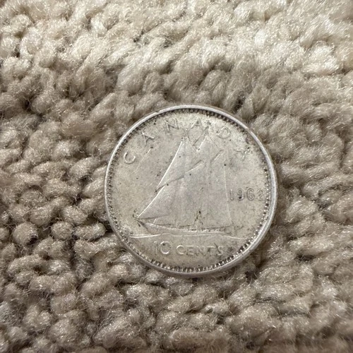 1962 Canada 10 Cents Silver Coin