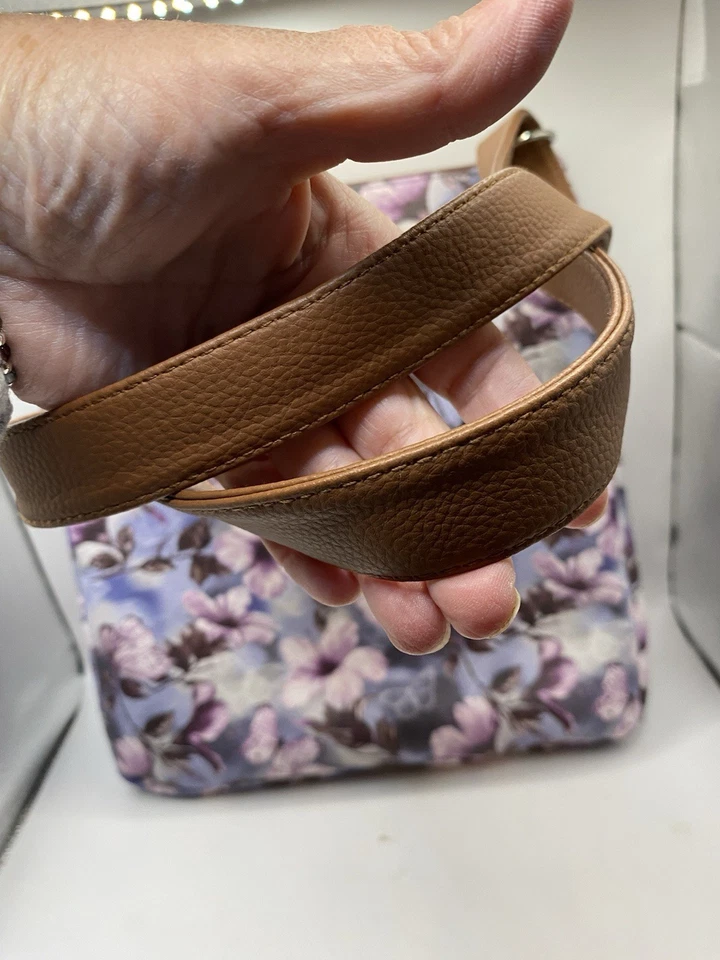 Bolsa tiracolo ROSETTI roxa borboletas e ajuste floral. Alças, fecho de zíper - Imagem 3 de 4