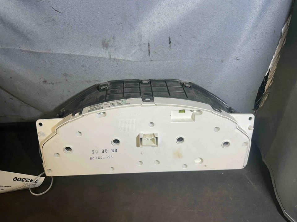 Fits 2005-2012 Volvo XC90, Speedometer (miles n/a), OEM:8602889 - Image 2 of 4