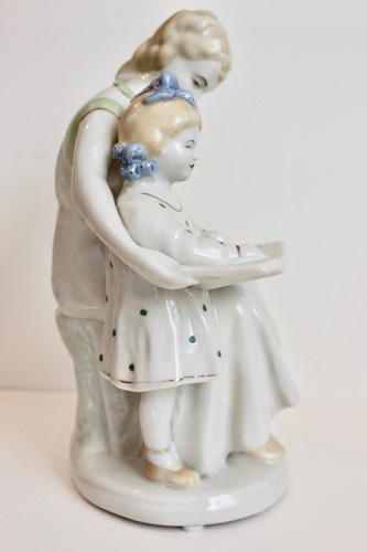 UKRANIAN SOVIET FIGURINE " WE ARE READING " SCULPTOR KOLOMIETS POLONNE ZKH - Picture 4 of 5