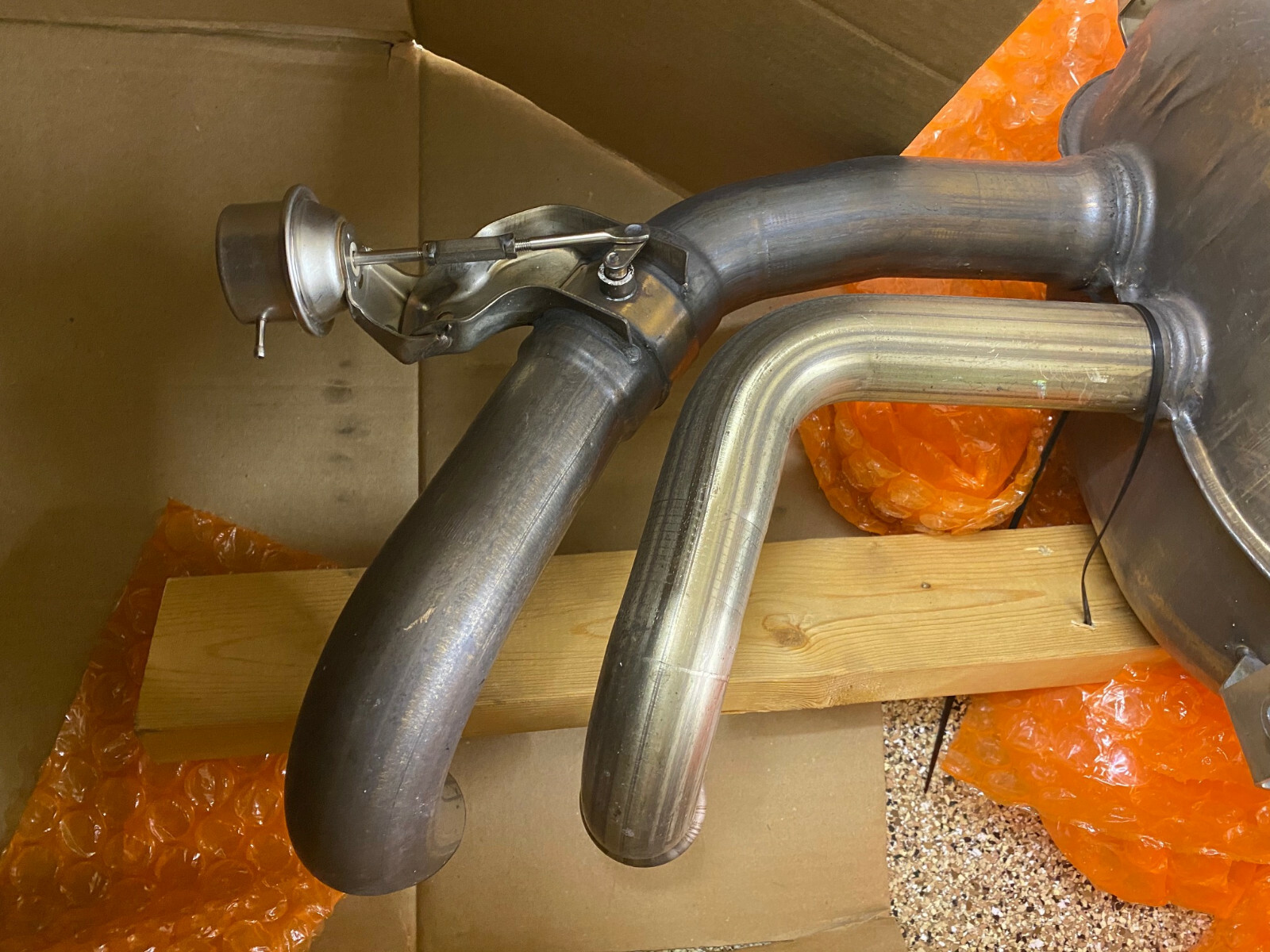 Lamborghini Huracan OEM exhaust systyem (2018)