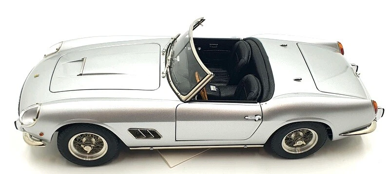 CMC 1/18 scale diecast - M-093 Ferrari 250 California SWB 1960 Metallic Silver - Image 4 of 4