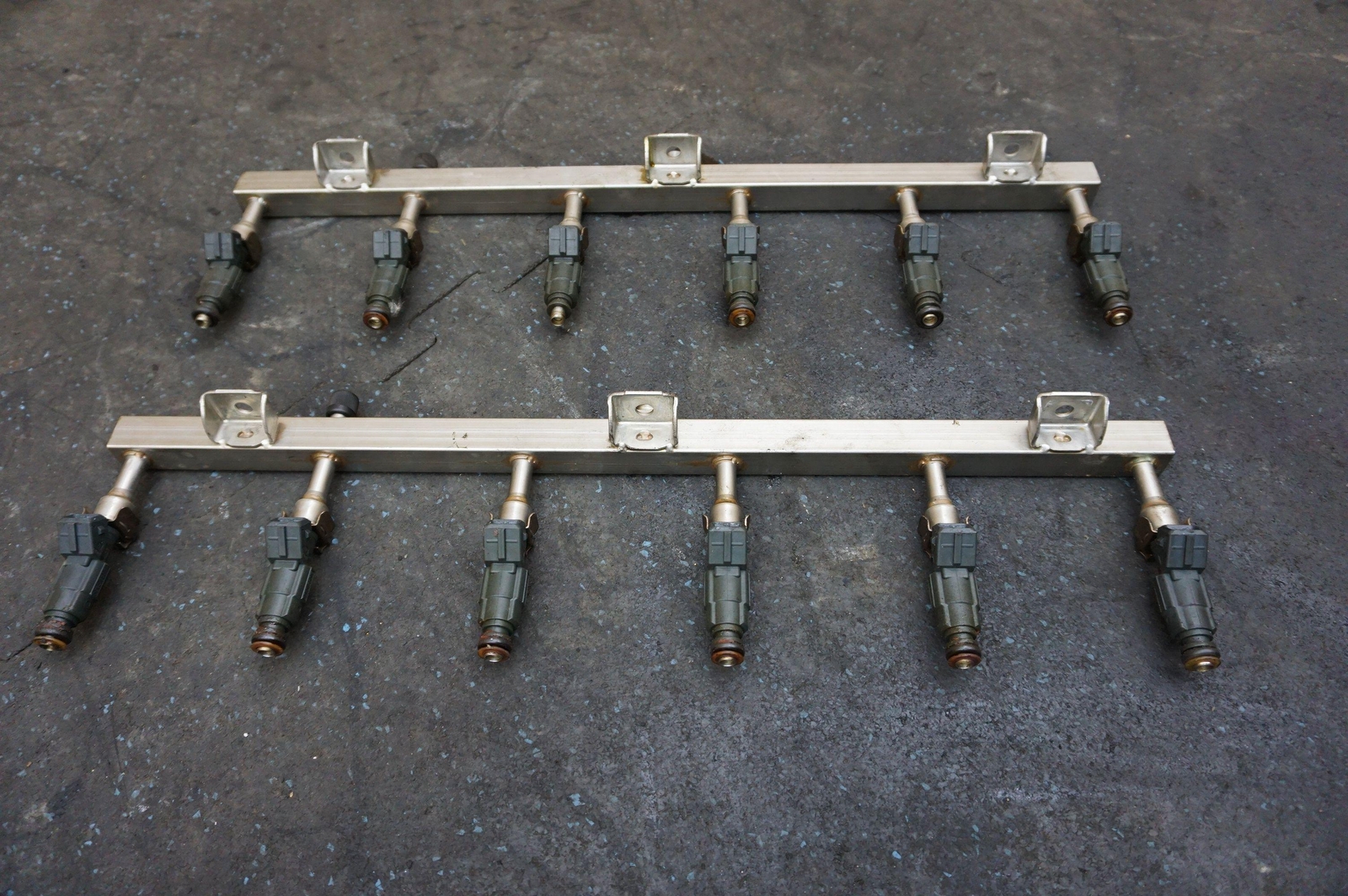 Set 12 Fuel Injector & Injection Rail PIpe 180563 180552 OEM Ferrari 575 612