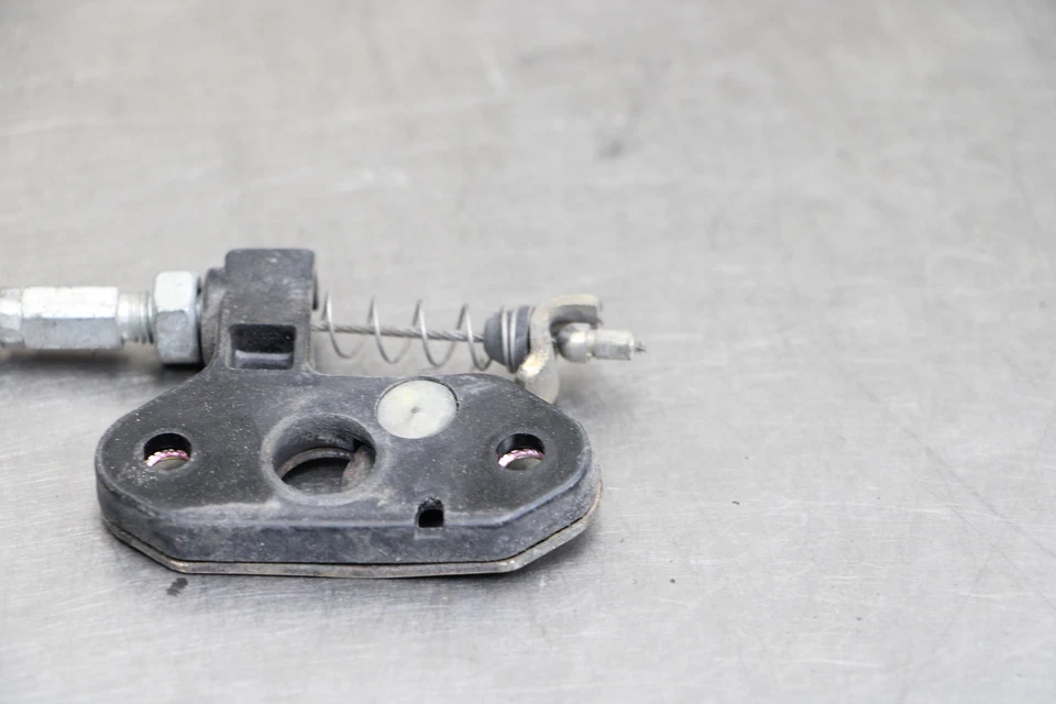 05-07 DUCATI MONSTER S2R 800 CONJUNTO DE BLOQUEO DE PESTILLO ASIENTO PASAJERO TRASERO Foto 2 de 4