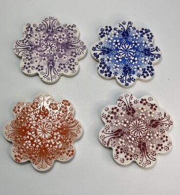 4er Set blumenförmige Keramikuntersetzer Made in Turkey mehrfarbig weiß Blumenmuster