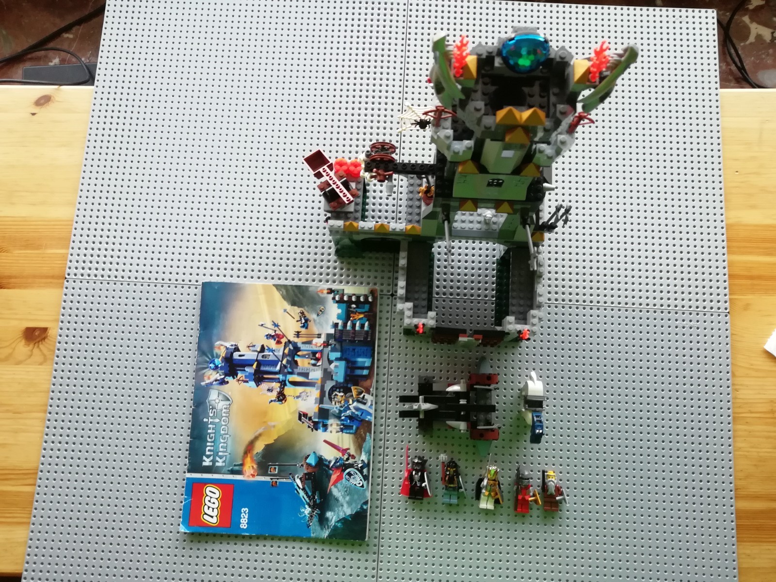 LEGO Knights Kingdom: Turm des Lichts (8823) - guter Zustand