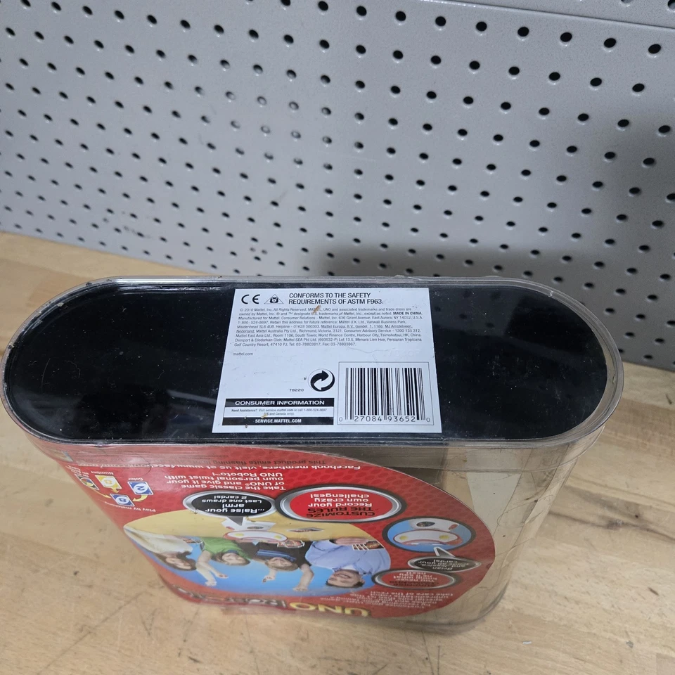 Mattel Uno Roboto 2010 The Interactive Wild Card Uno Game NEW IN BOX - Image 4 of 4