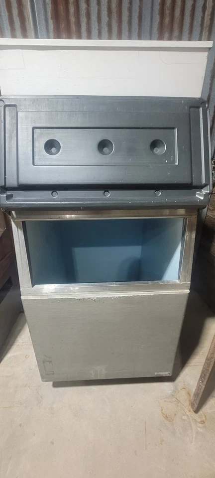 "ICE-O-MATIC B55PPA" MÁQUINA DE HIELO REFRIGERADA POR AGUA EN CUBO DE HIELO CON CUCHARA DE HIELO Foto 2 de 4