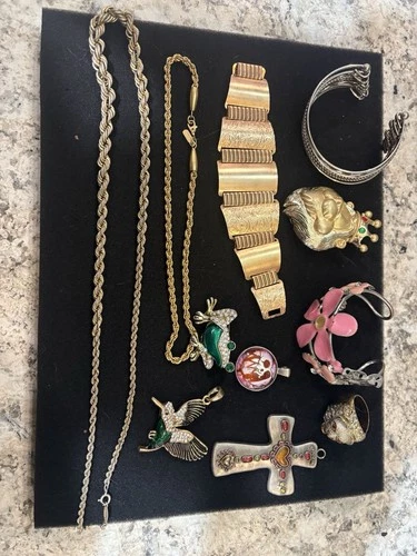 Vintage Mod Mixed Lot Costume Jewelry Craft Repurpose Wear Repair Lion