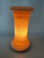 Alabaster Säule mit Licht, Blumenhocker