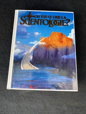 What Is Scientology? : Qu est-ce Que La Scientologie? Hardcover Book French