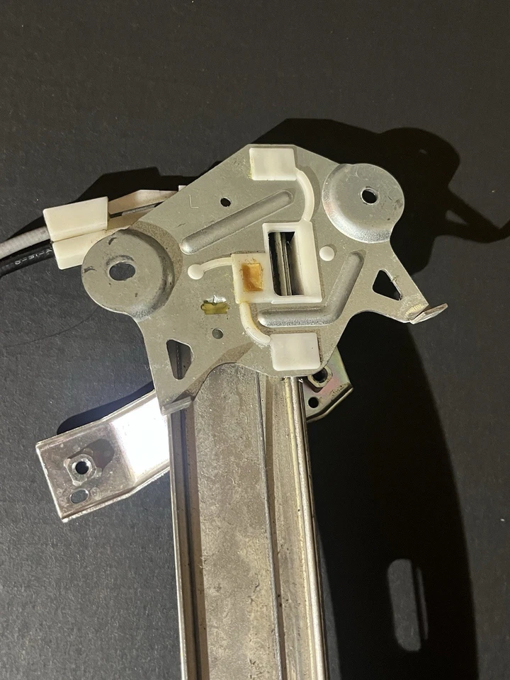 Оригинальный регулятор стекла со стороны водителя Mitsubishi 3000GT 96-99 3G LH MR280053 от оригинального производителя - Изображение 4 из 4