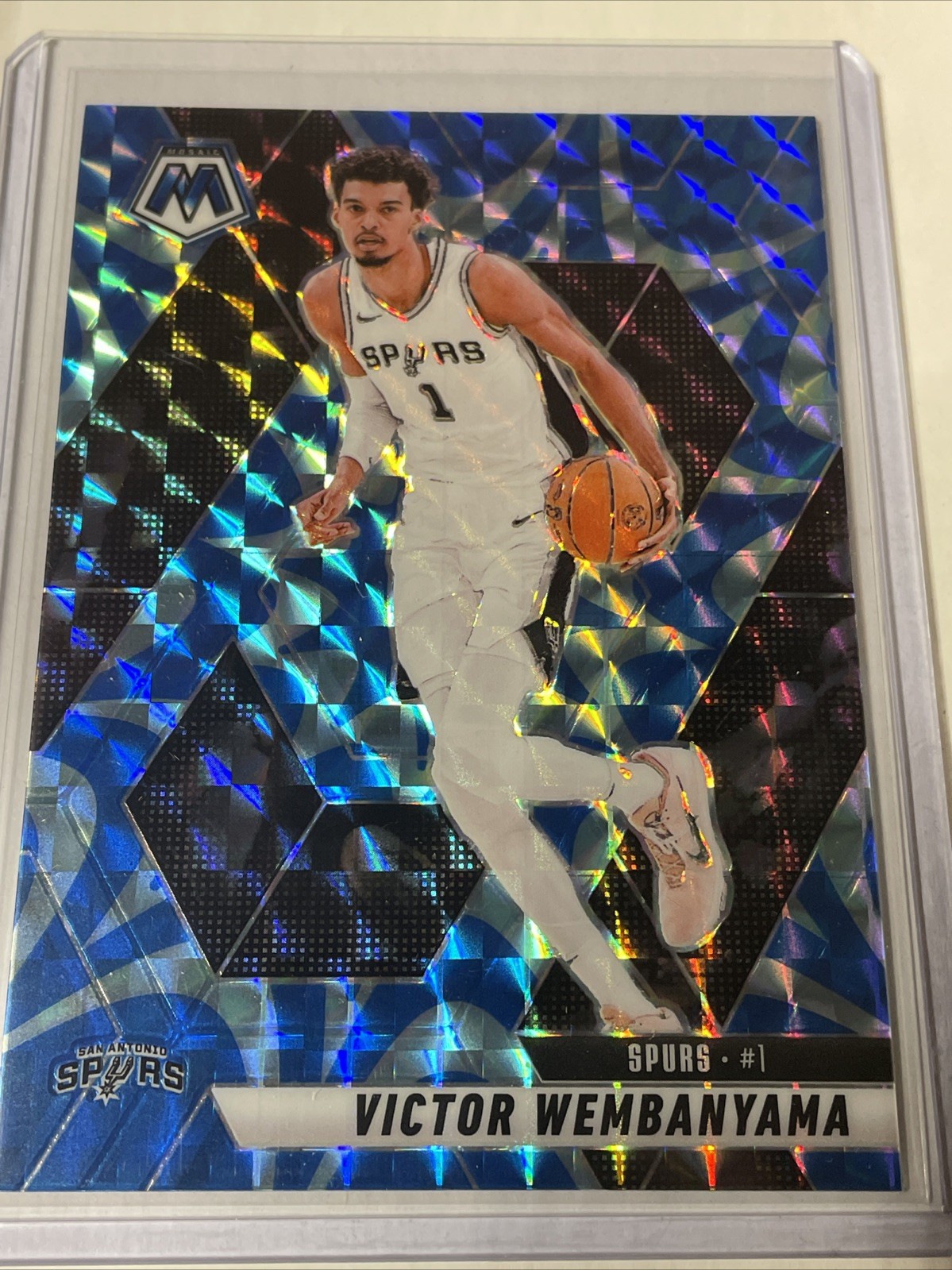 2024-25 Panini Mosaic - Victor Wembanyama #31 Reactive Blue Mosaic Prizm