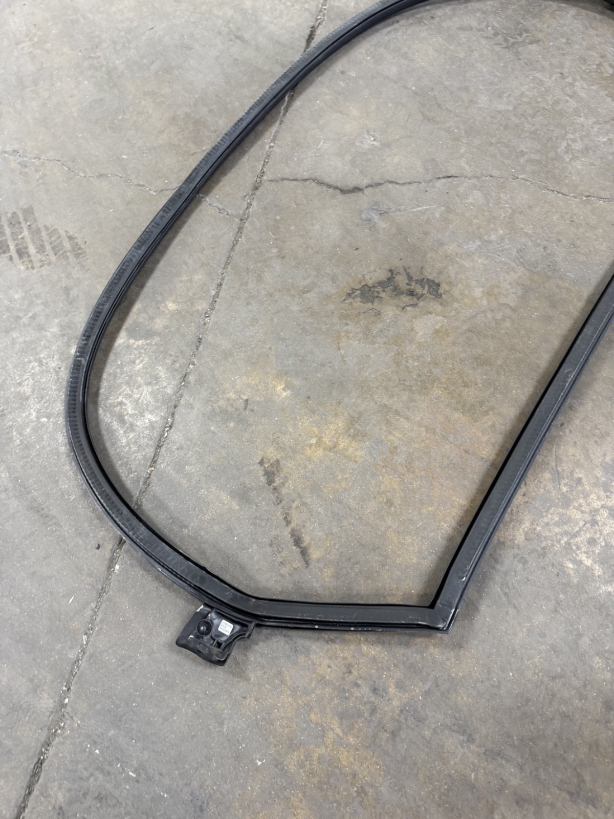LAMBORGHINI HURACAN DRIVER LEFT SIDE DOOR RUBBER SEAL GASKET  4T8831707B