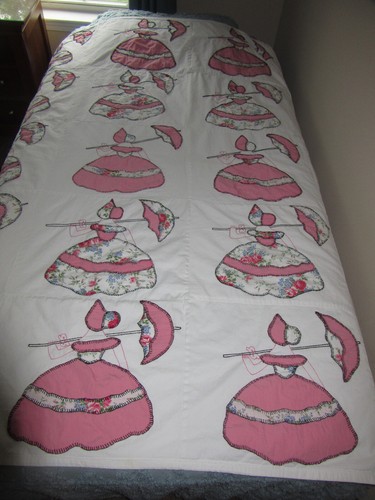 VTG HANDMADE SUNBONNET SUE APPLIQUE COTTON QUILT - 70" X 67" APPROX. - Picture 1 of 8