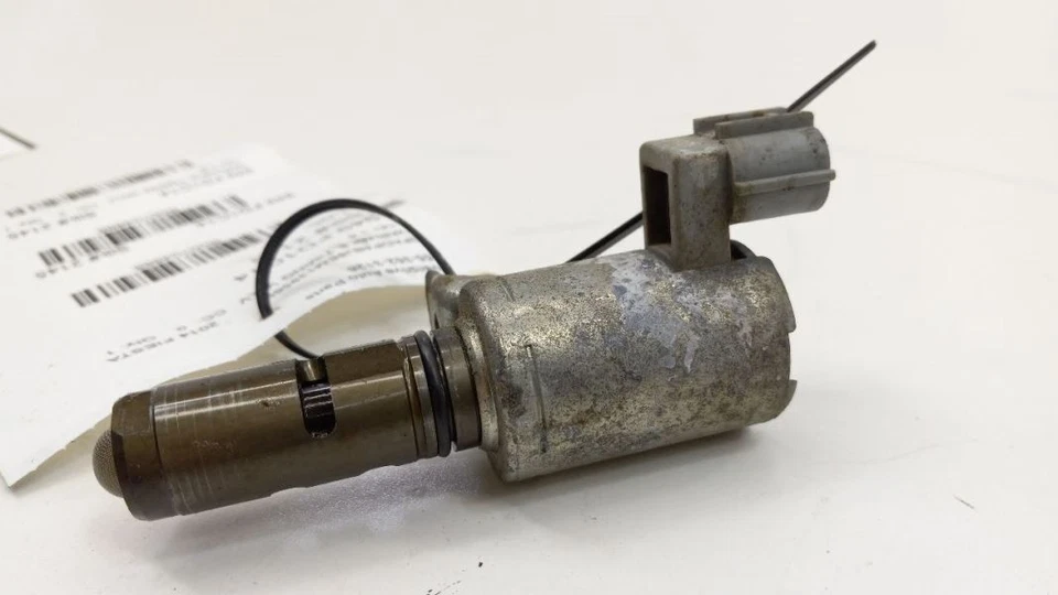 Válvula de control de aceite de engranaje de distribución variable Ford Fiesta culata solenoide 2014 Foto 2 de 4