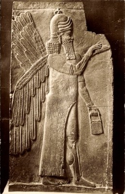 Ak Louvre, Génie dans l'attitude de l'adoration, Relief - 5002549