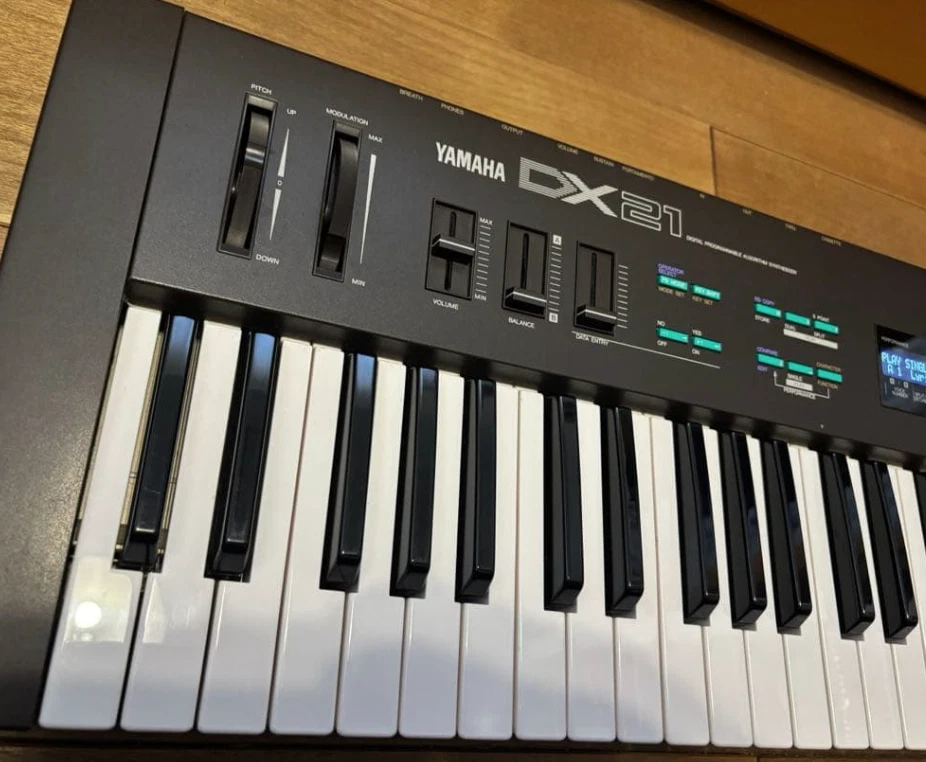 YAMAHA DX21 DIGITAL PROGRAMMABLE ALGORITHM SYNTHESIZER 61-Key FM 2-Channel - Image 2 of 4