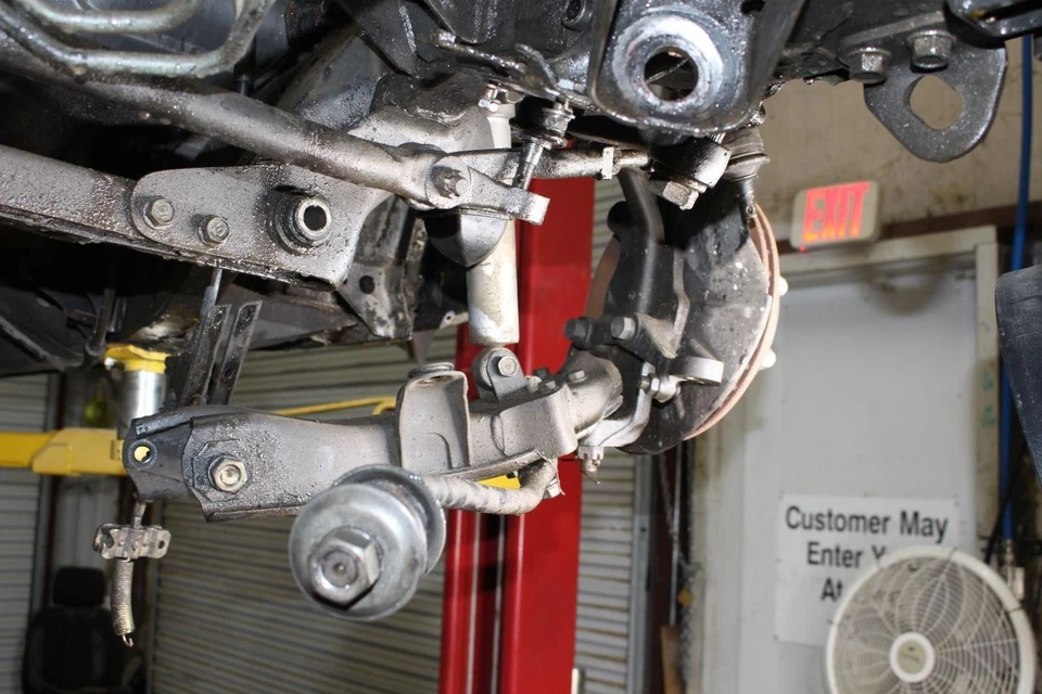 Conjunto de suspensión delantera derecha pasajero Mazda B-2600 87-93 Foto 4 de 4