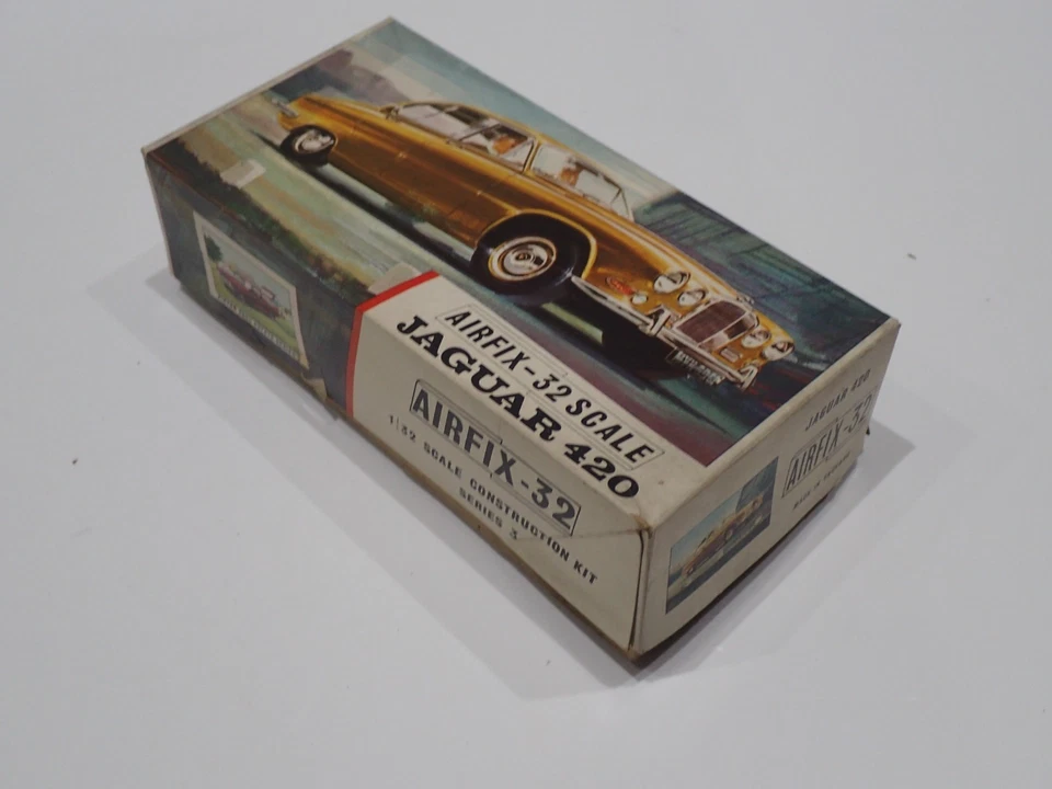 AIRFIX JAGUAR 420 KIT DA MONTARE IN PLASTICA SCALA 1:32 (SZ) - Immagine 2 di 4