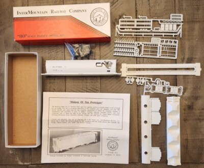 InterMountain HO Kit 40213-07 Cylindrical Grain car 4-Bay Cov Hopper CN NIB