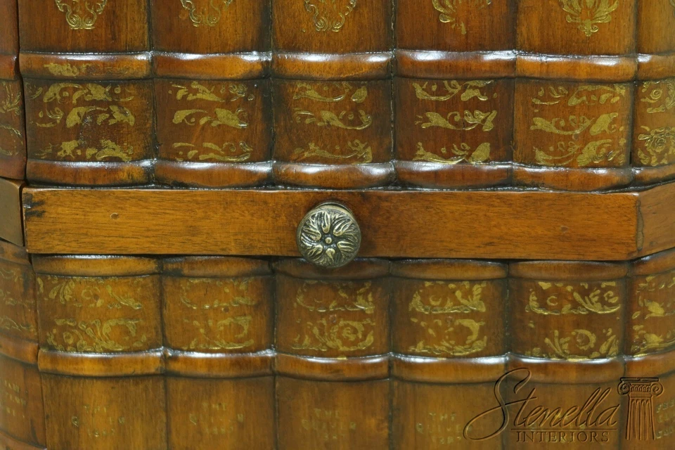 L33328EC: THEODORE ALEXANDER Librería Cuero Octogonal Gabinete de Bar Foto 3 de 4