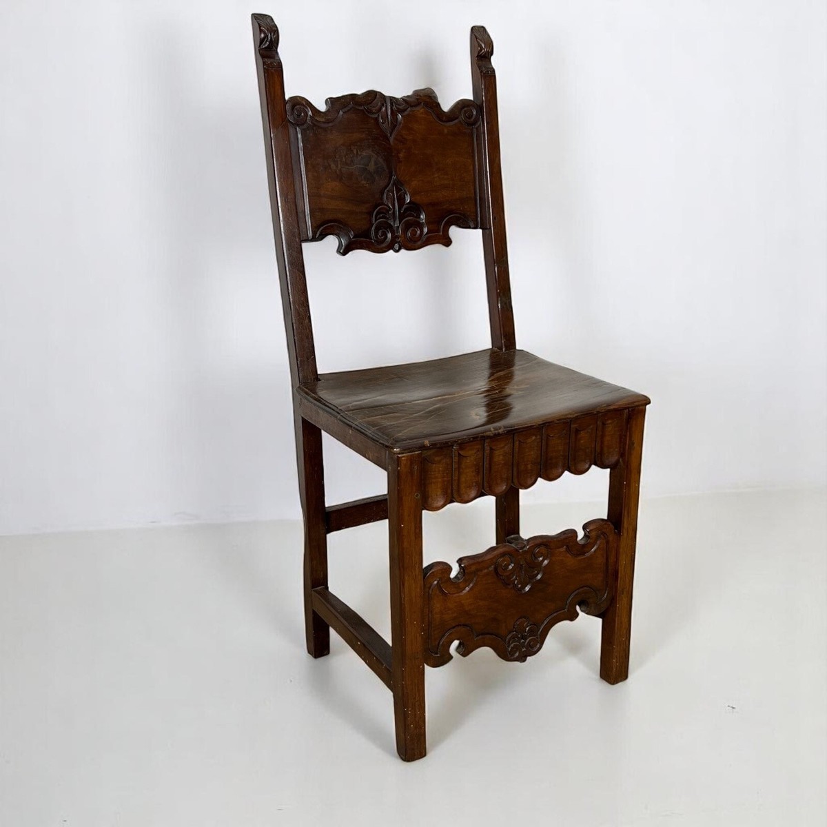 Sedia Antica In legno di Noce Epoca '800 Veneta Intagliata stile