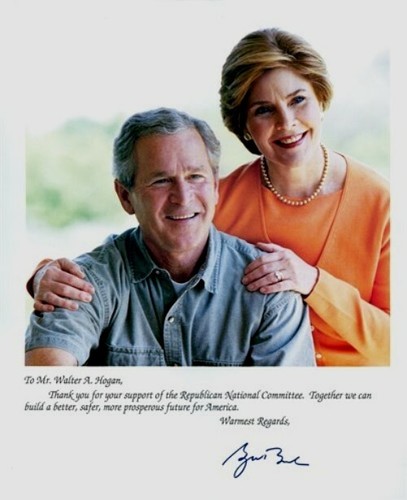 GEORGE W AND LAURA BUSH GLOSSY COLOR PHOTO AUTO SIGNED BY GEO RNC THANK YOU 8x10
