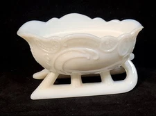 Vintage Westmoreland Milk Glass Sleigh (candy/nuts/treats dish)
