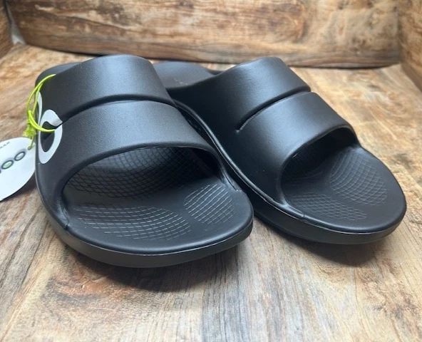 OOFOS OOAHH Sport Slide Recovery Sandals Black/White NWT - Size M12/W14