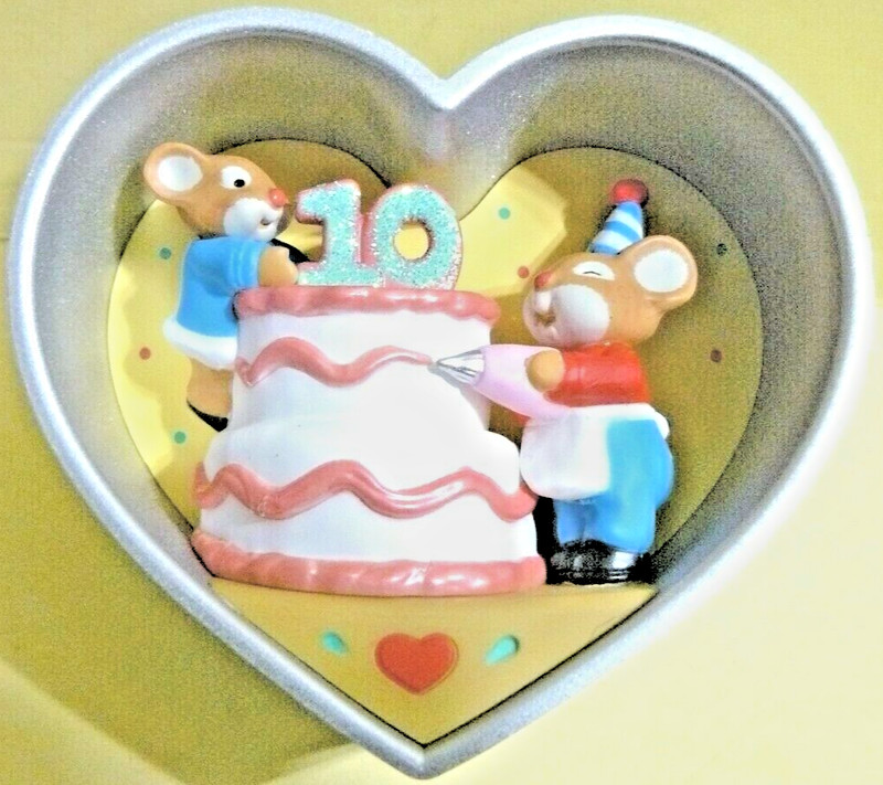 2021 Hallmark "TEN SWEET YEARS" Cookie Cutter Mouse (special edition)