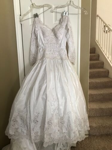 LADIES LACE BEADED WEDDING DRESS ...SIZE 10 - Picture 1 of 11