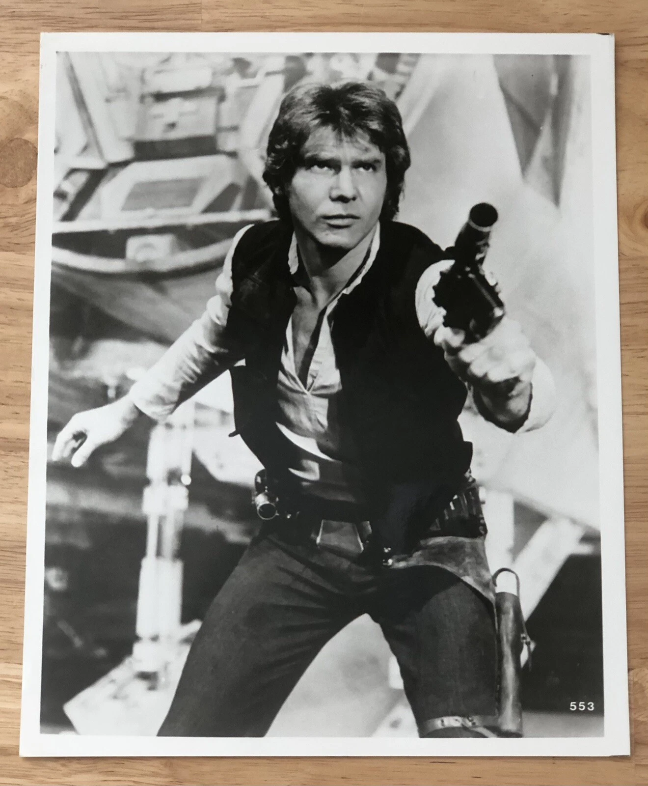 ビンテージ スターウォーズ Han Solo Battle Pose 8インチ x 10インチ 光沢のあるプロモーション B & W 写真 - 画像1/4