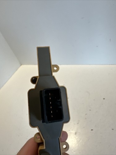 Kia Carens Hazard Switch 93790-1D000 Genuine 2.0 Crdi 2007-2011 - Picture 2 of 6