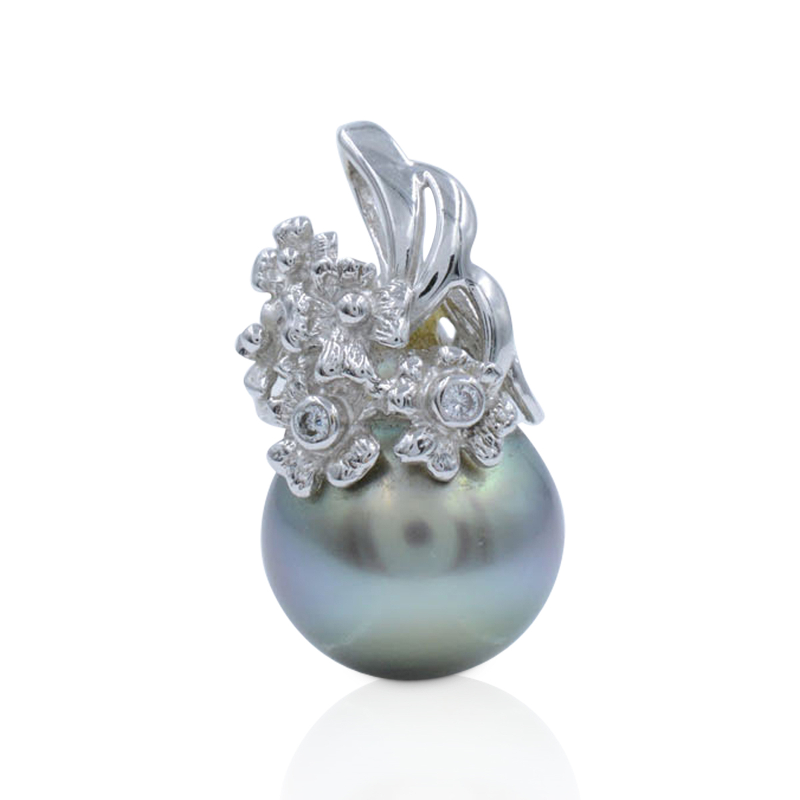 Black Tahitian Pearl - Diamond Floral Motif Pendant 18K White Gold 003cttw 160090₽