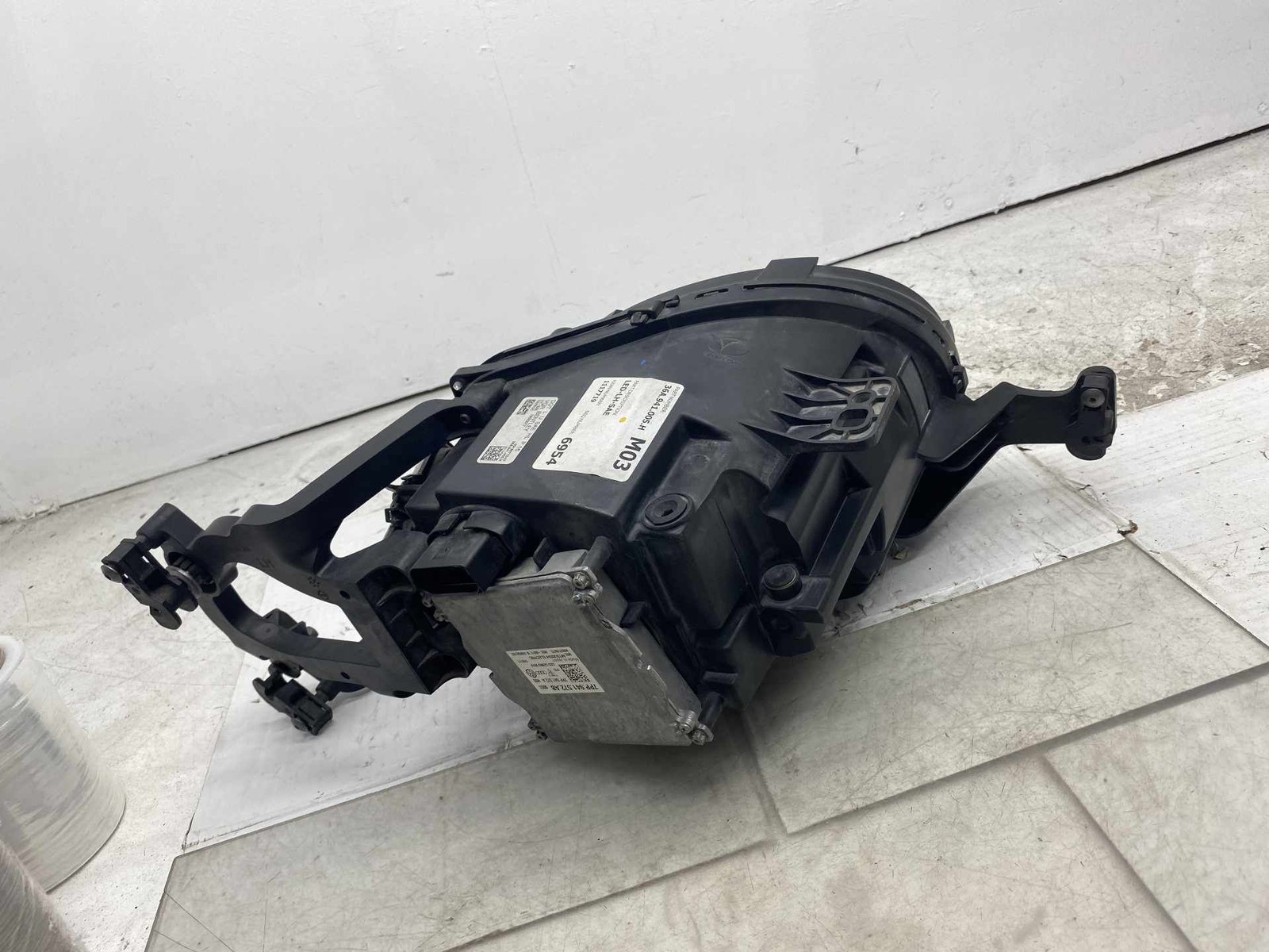 Bentley Bentayga 2015-2020 Front Left Headlight P/N 4M0907399D