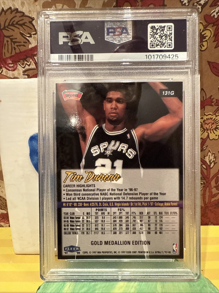 1997-98 Fleer Ultra Rookie Tim Duncan #131G Gold Medallion (RC) PSA 7 Spurs HOF - Imagem 2 de 2
