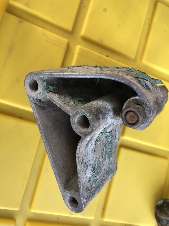 Soporte alternador Pontiac GTO 1964 1965 1966 1967 9774773 389 421 64 65 66 67 Foto 3 de 4