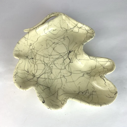 Vintage Hull USA 85 Leaf Dish Cream w/ Black Lines 12" Mid‑Century Pottery