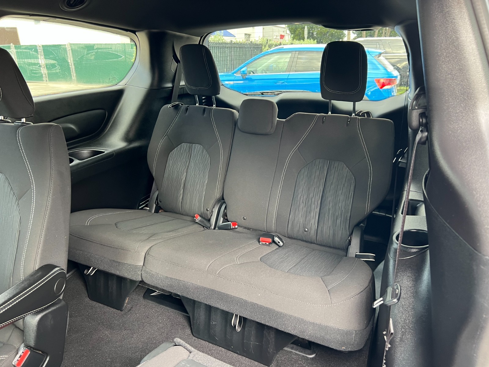 Chrysler Pacifica - Image 16