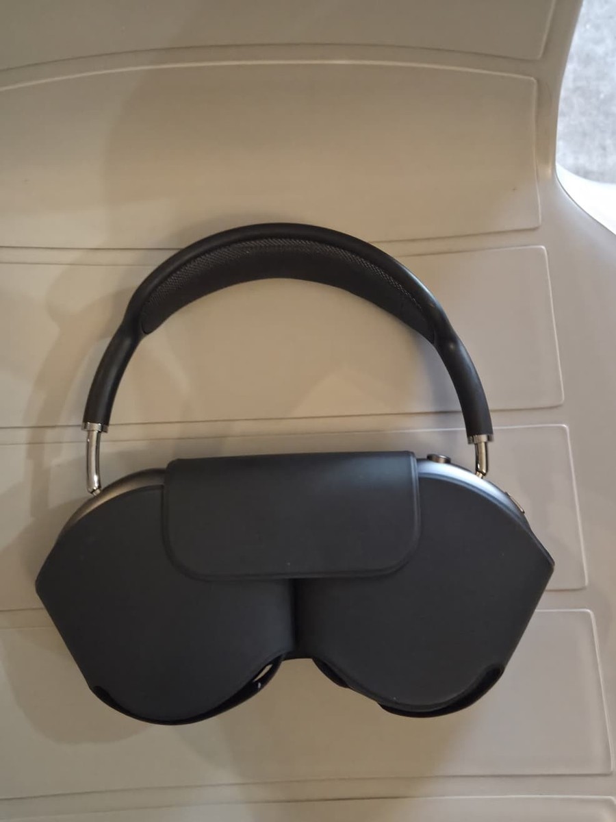 Apple AirPods Max -Space Gray (Model A2096) - with Smart Case and