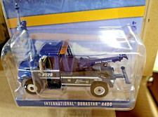 GreenLight 1/64 NYPD International DuraStar 4400 Tow Truck Blue Pursuit