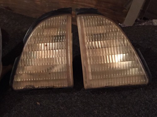 1987-1993 Ford Mustang Pair Of Turn Signal Marker Lights - Picture 2 of 3